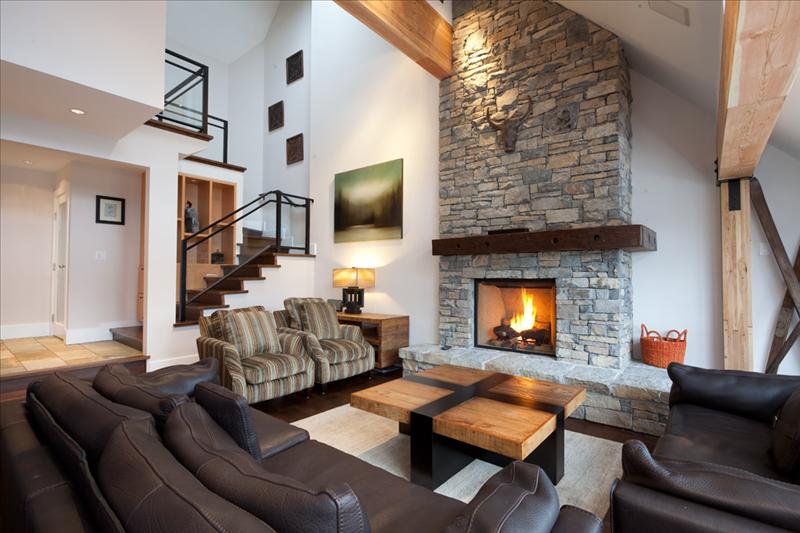 Luxury Accommodation Whistler Pinnacle Ridge 1-877-887-5422 Photographs